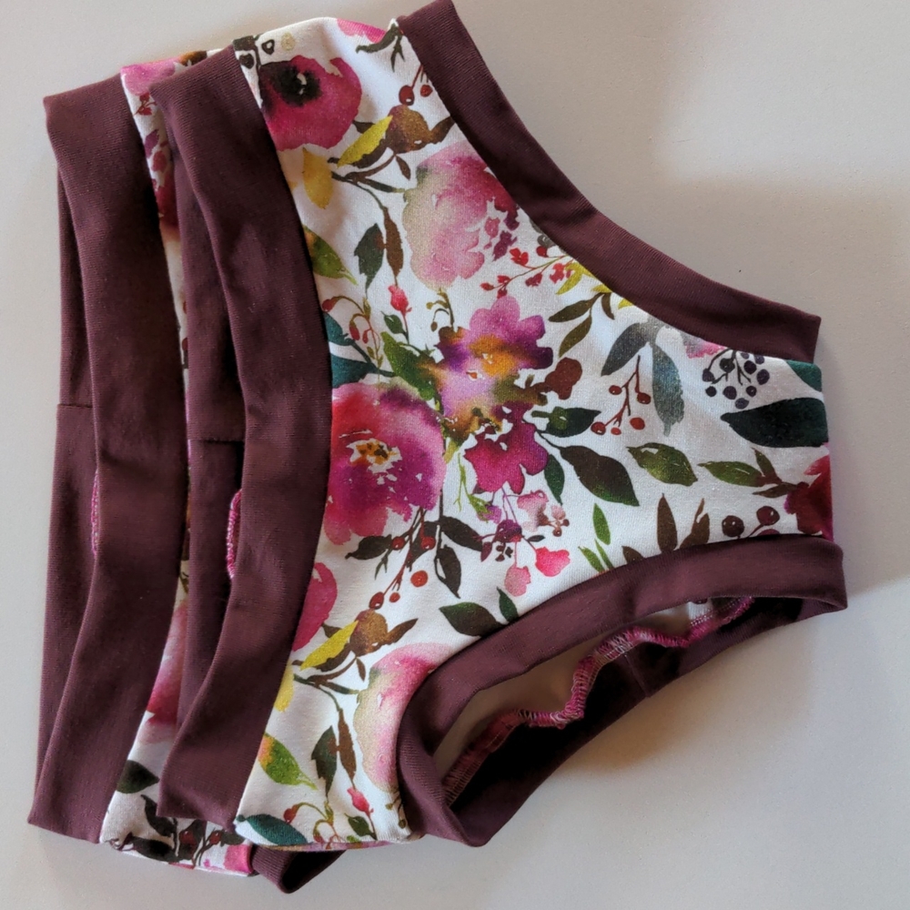 2 pairs of sz 5 floral Cotton undies